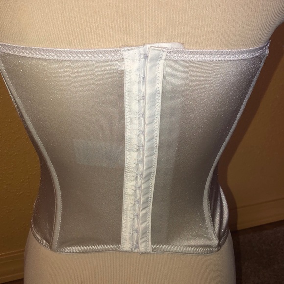 Corset - Picture 2 of 3